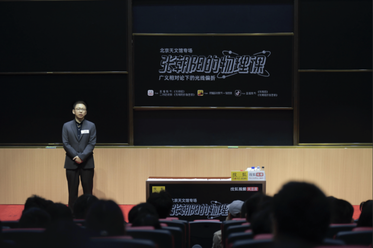 政府邮政局：快递年业务量第一次突破1200亿件